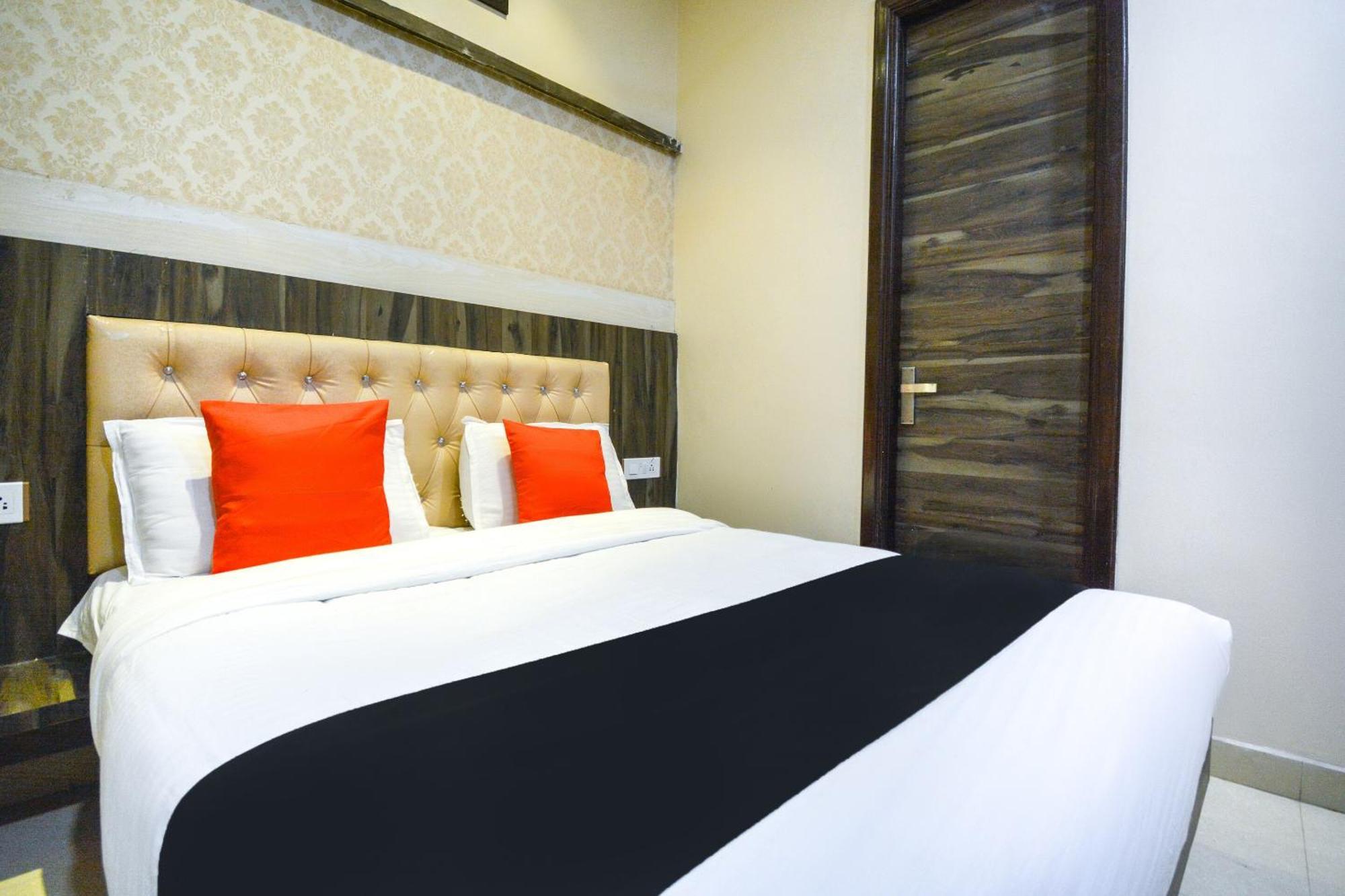 Capital O Moments Inn Amritsar Exterior foto