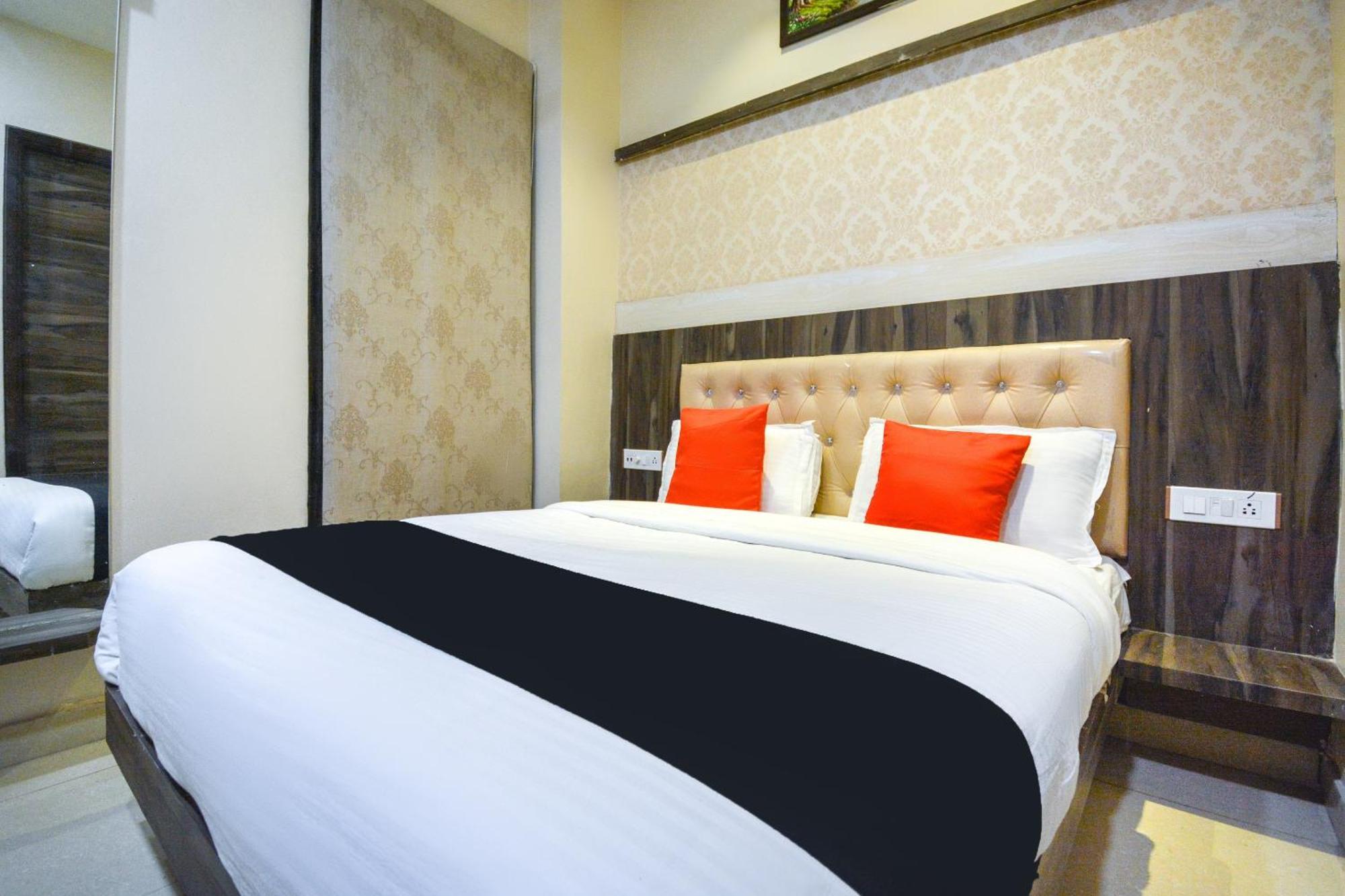 Capital O Moments Inn Amritsar Exterior foto