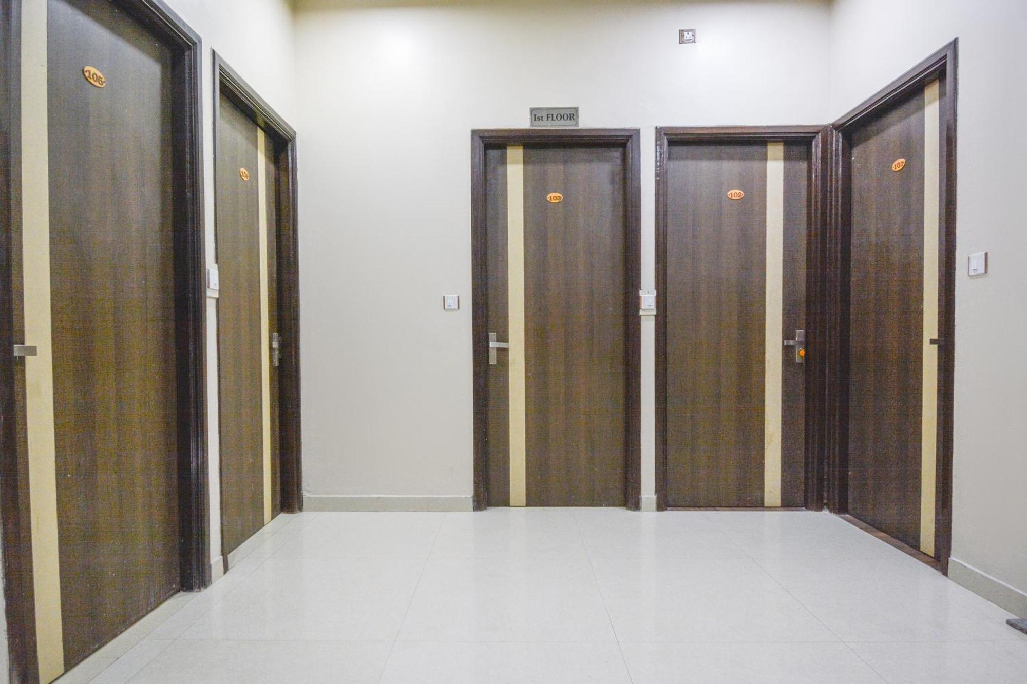 Capital O Moments Inn Amritsar Exterior foto